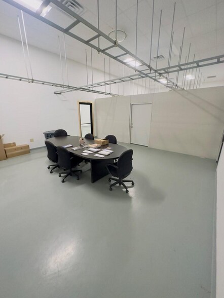 More Photos Of 8424 N HWY 69, Pollok Flex For Sale