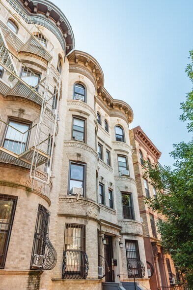 More Photos Of 14 Lincoln Pl, Brooklyn Apartments For Sale