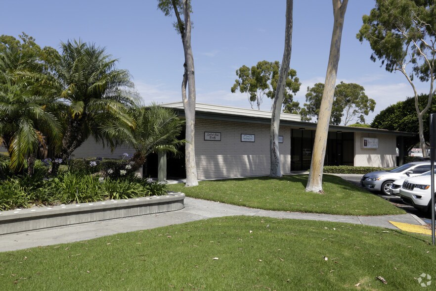 More Photos Of 3341-3363 Cerritos Ave, Los Alamitos Office For Lease