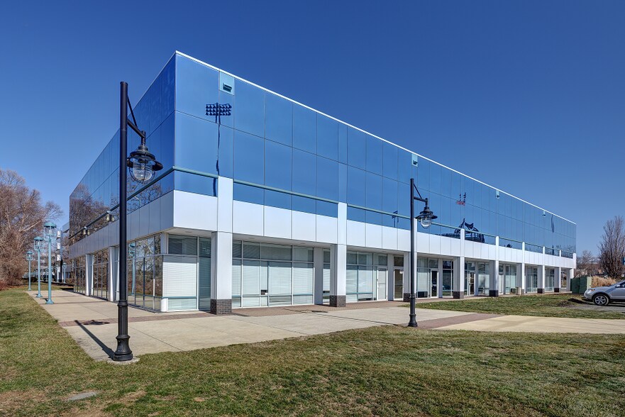 More Photos Of 400 Riverview Plz, Trenton Office For Lease