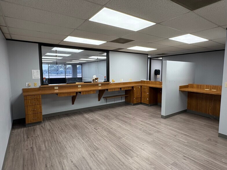 More Photos Of 1602 N Mechanic St, El Campo Land For Lease