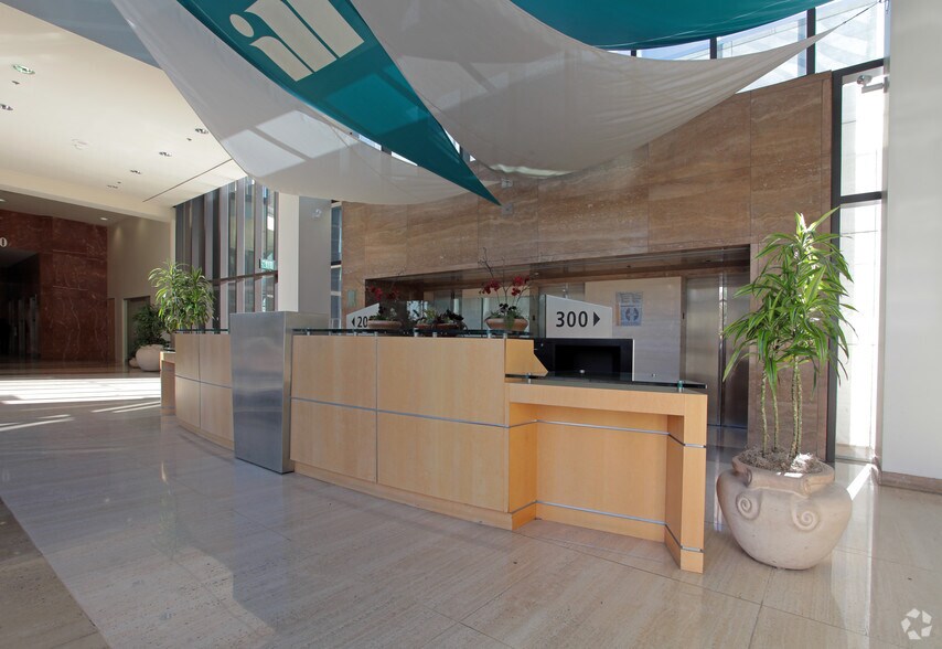 More Photos Of 300 Oceangate, Long Beach Office For Lease