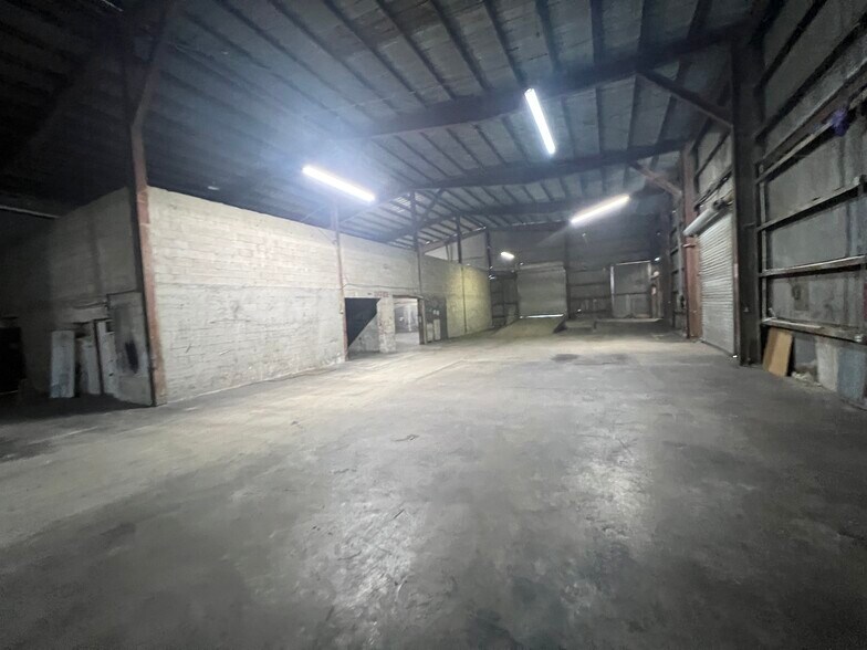 More Photos Of 5705 E Hanna Ave, Tampa Warehouse For Lease