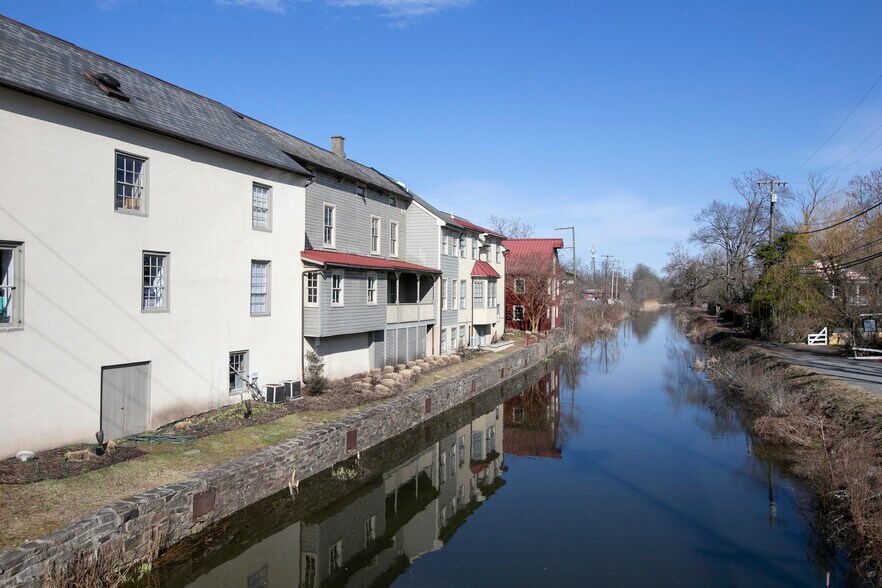More Photos Of 30 W Bridge St, New Hope Freestanding For Lease