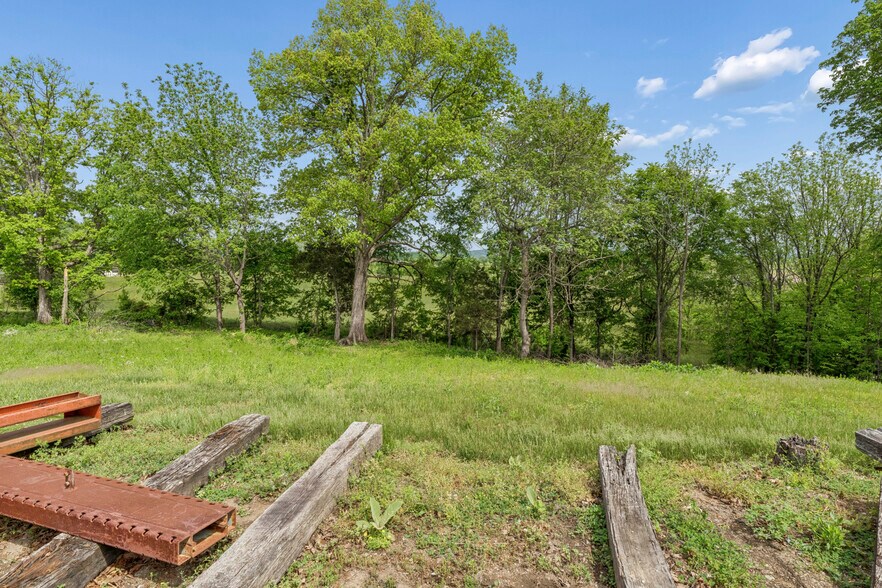 More Photos Of 3141 Highway 11 E, Telford Flex For Sale