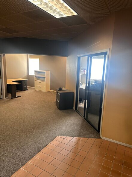 More Photos Of 2502 Highway Blvd, Spencer Office For Lease