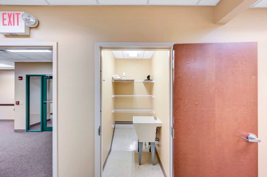 More Photos Of 1110 Clay Ave, Dunmore Medical For Lease