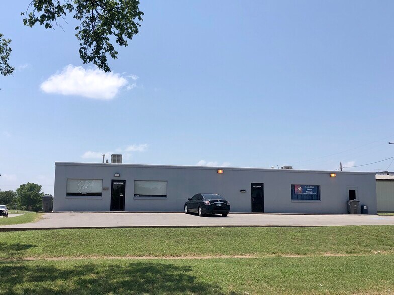 More Photos Of 1003 SW E Ave, Lawton Freestanding For Sale