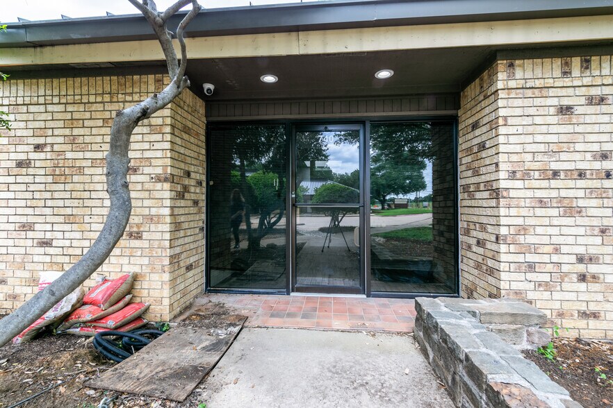 More Photos Of 736 N Fielder Rd, Arlington Medical For Sale