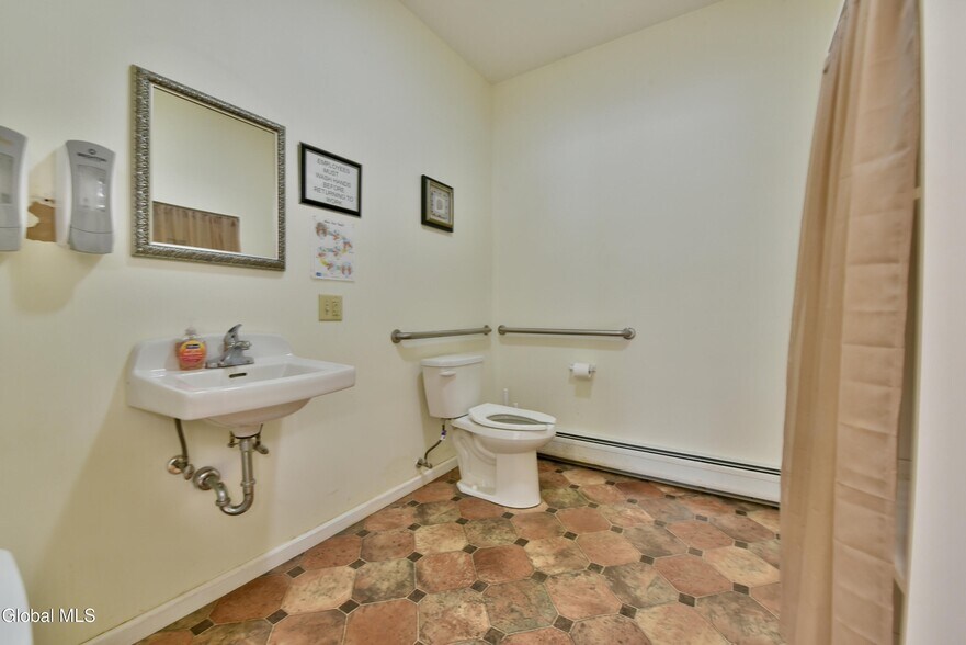 More Photos Of 410 Ridge Rd, Broadalbin Freestanding For Sale