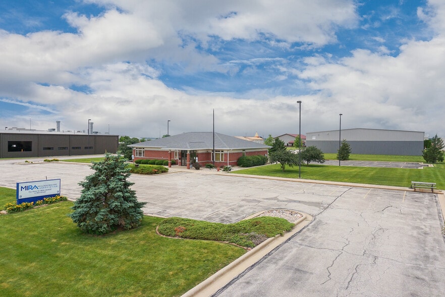 More Photos Of 407 Detroit Ave, Bloomington Office For Sale