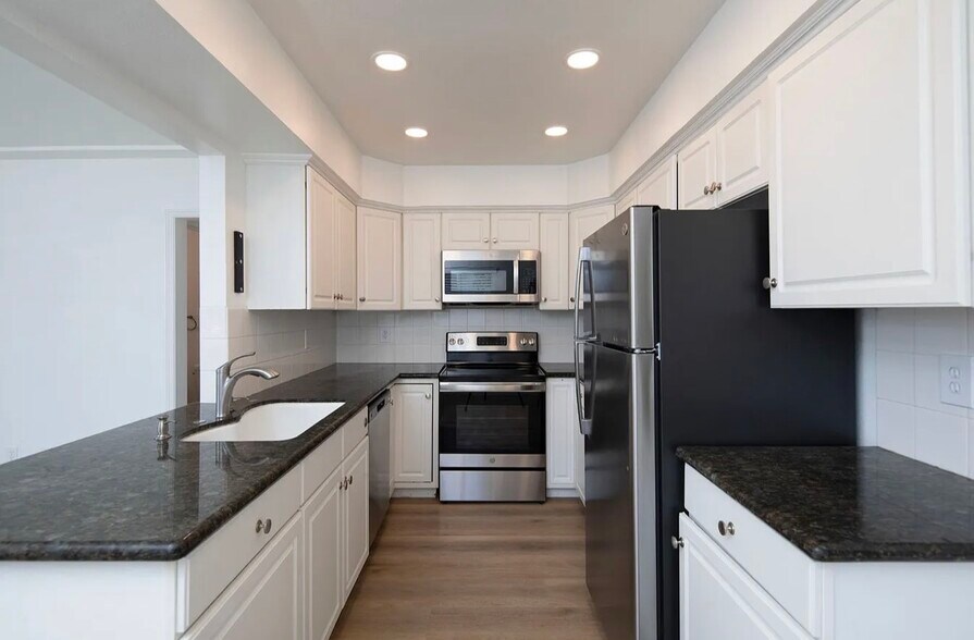 More Photos Of 2104-2110 Bacon St, San Diego Apartments For Sale
