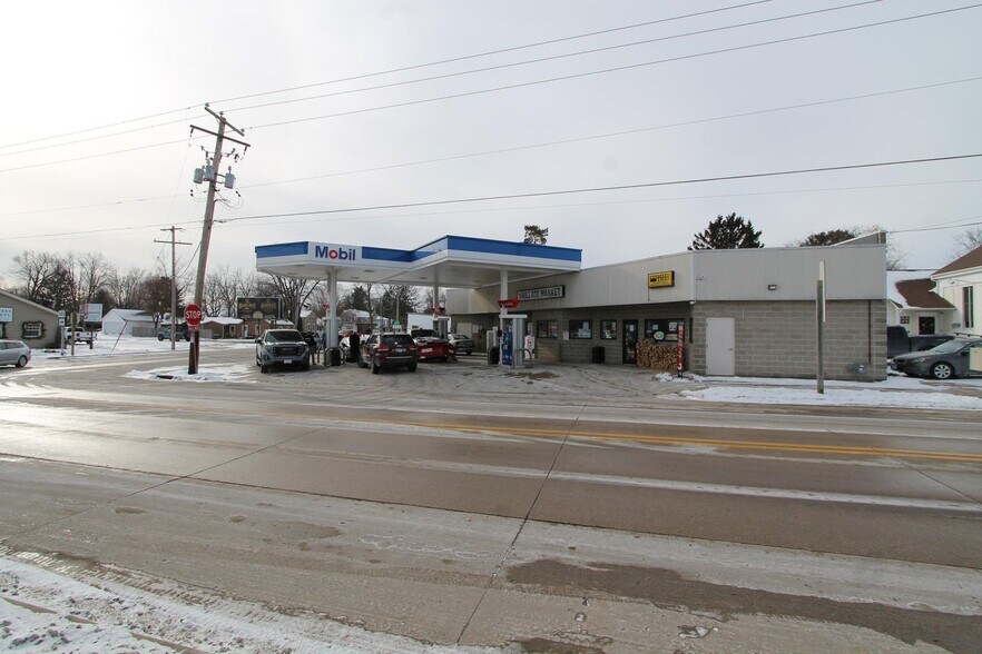 Primary Photo Of 600 Milwaukee Rd, Clinton Service Station For Sale