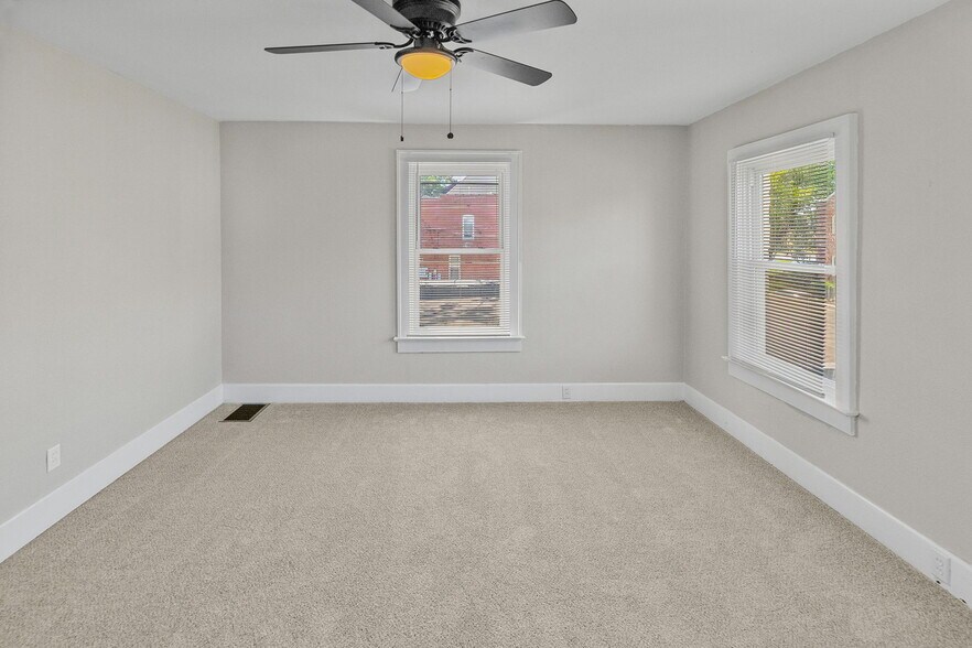 More Photos Of 302 N High St, Belleville Freestanding For Sale