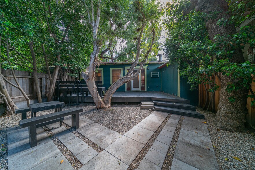 More Photos Of 2008-2020 Strongs Dr, Venice Apartments For Sale