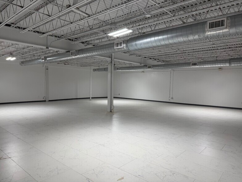 More Photos Of 5901 Allday Dr, Houston Warehouse For Lease