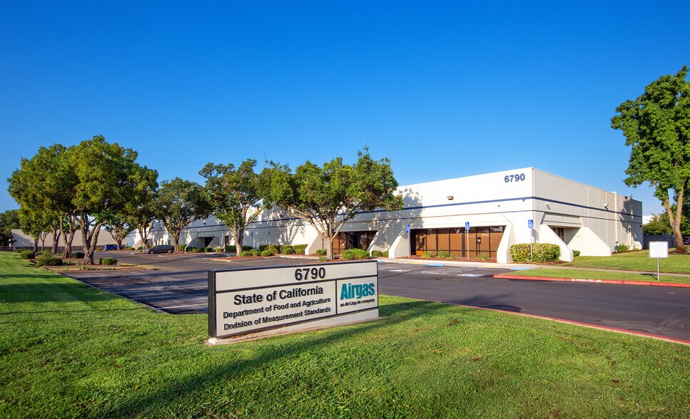 More Photos Of 6790 Florin Perkins Rd, Sacramento Light Distribution For Sale