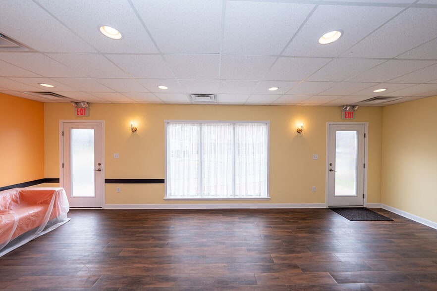 More Photos Of 101 Elm Ave, Louisa General Retail For Lease