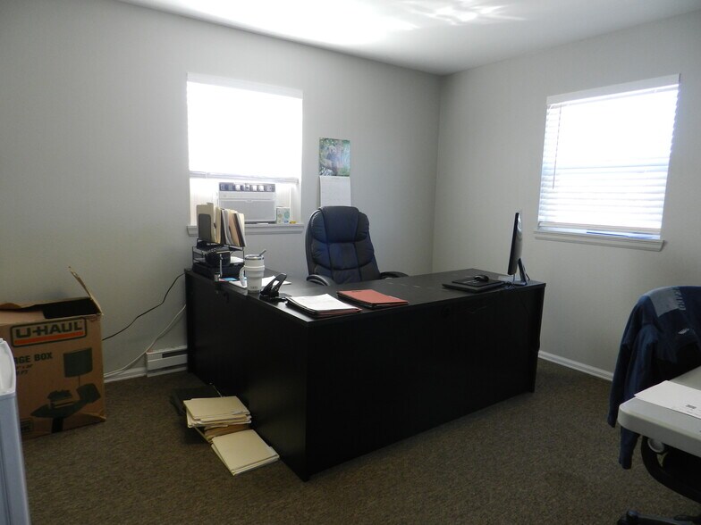 More Photos Of 445 Kristen Ct, Montrose Warehouse For Sale