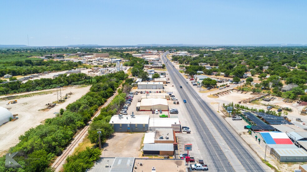 More Photos Of 1841 S Treadaway Blvd, Abilene Industrial For Sale