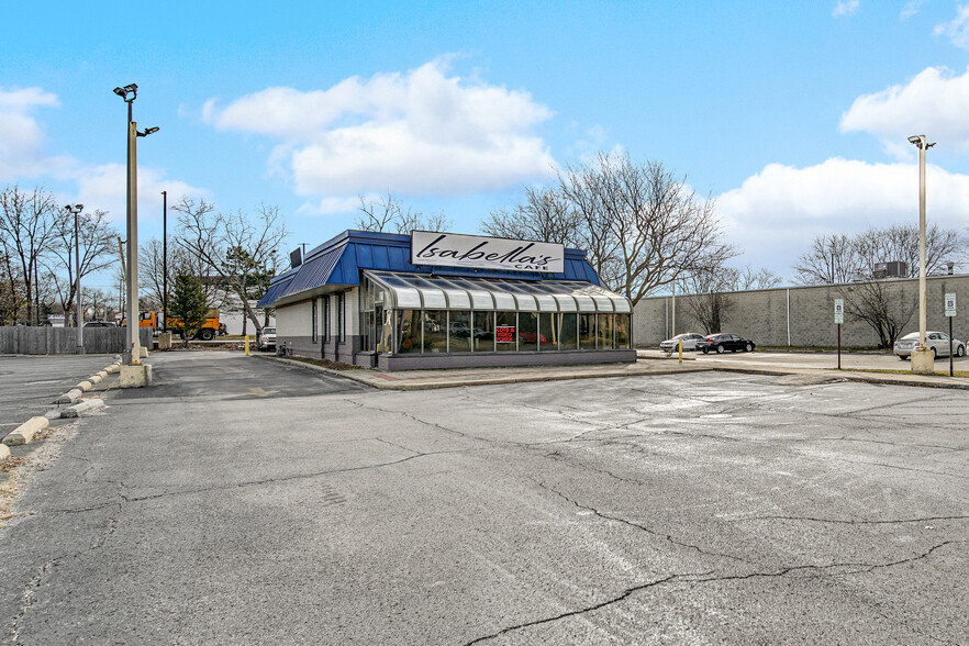 Primary Photo Of 5540 New Wilke Rd, Rolling Meadows Restaurant For Sale