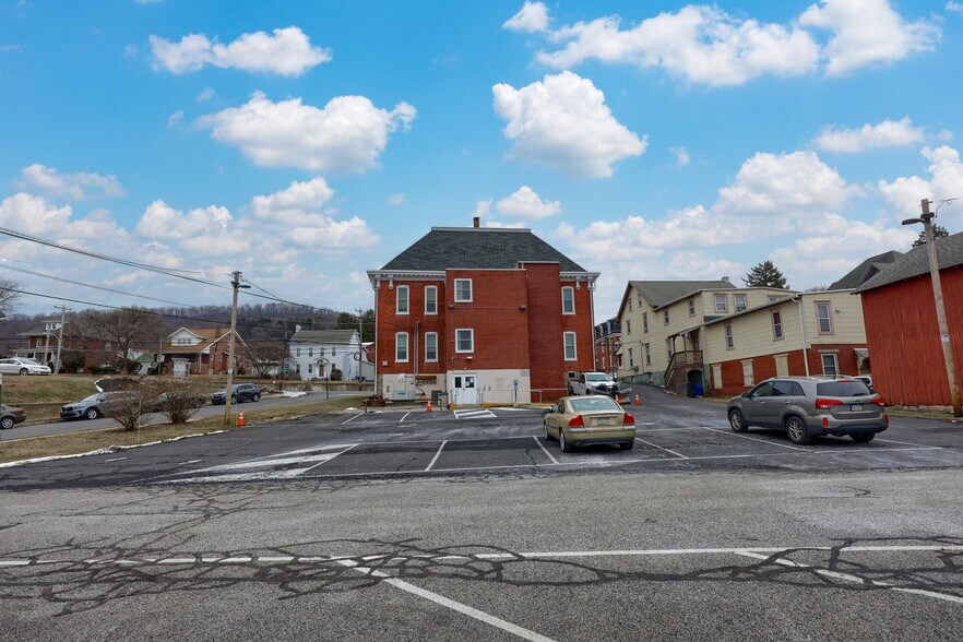 More Photos Of 3540 Saint Lawrence Ave, Reading Loft Creative Space For Sale