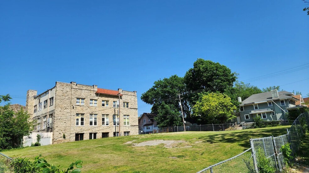 More Photos Of 2701 E 43rd St, Kansas City Specialty For Sale