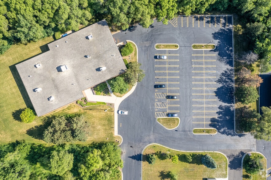 More Photos Of 845 E Geneva Rd, Carol Stream Office For Sale