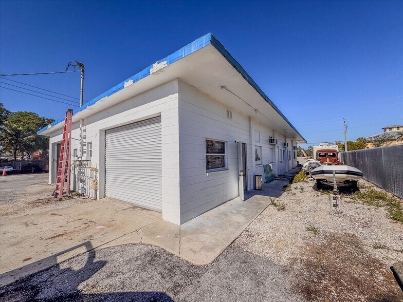 More Photos Of 17671-17681 San Carlos Blvd, Fort Myers Marina For Sale