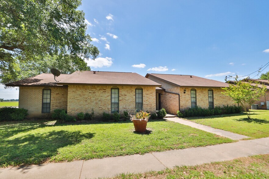 More Photos Of 2910 Old Lane City Rd, Wharton Apartments For Sale