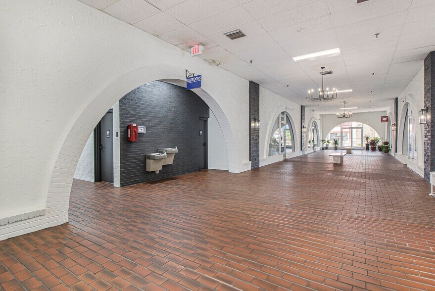 More Photos Of 1800 W 14 Mile Rd, Royal Oak Freestanding For Lease
