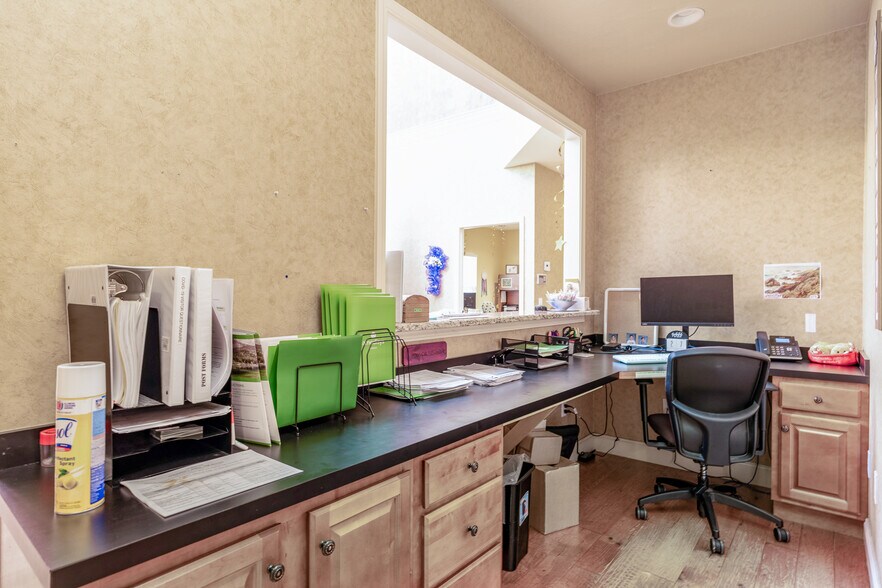 More Photos Of 130 Willowcreek Blvd, Sweetwater Medical For Sale