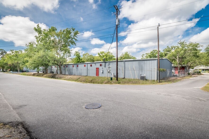 More Photos Of 1856 Belgrade Ave, Charleston Flex For Lease