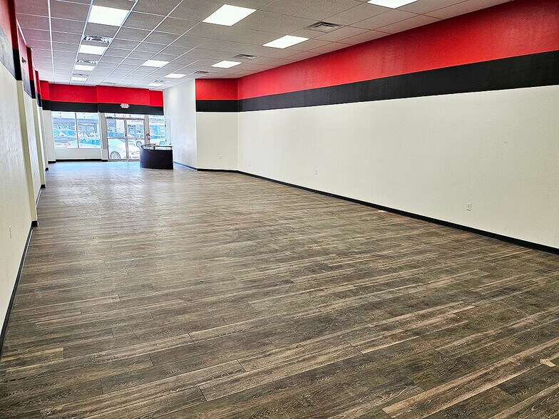 More Photos Of 119A N Main St, Mcpherson General Retail For Lease