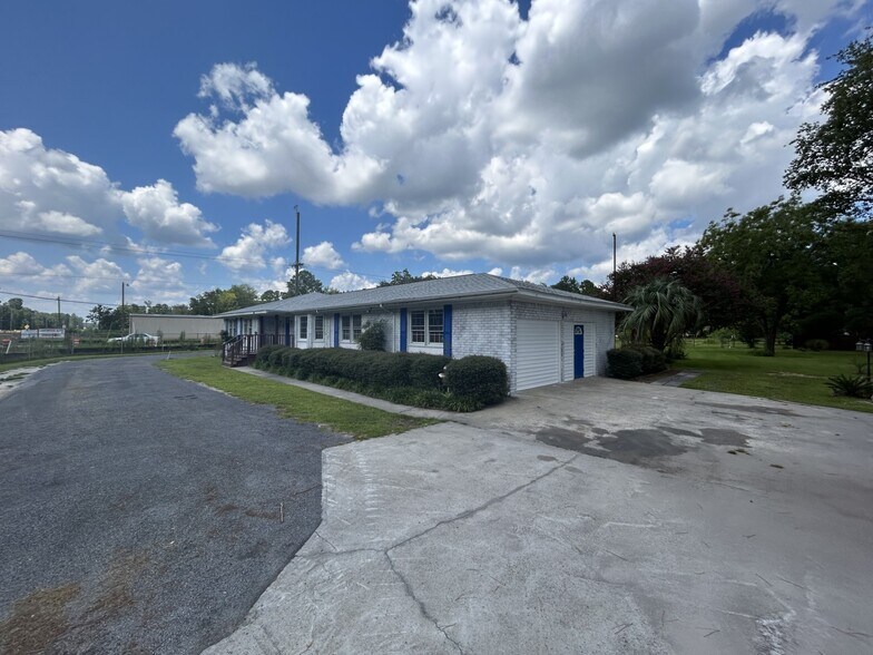 More Photos Of 1544 State Rd, Summerville Loft Creative Space For Lease