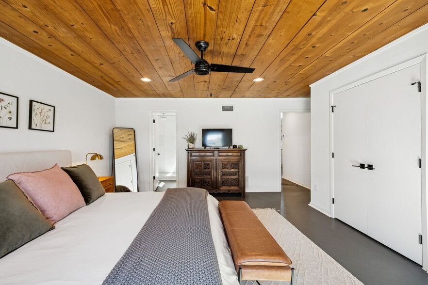 More Photos Of 10130 Billy Mitchell, McKinney Specialty For Sale