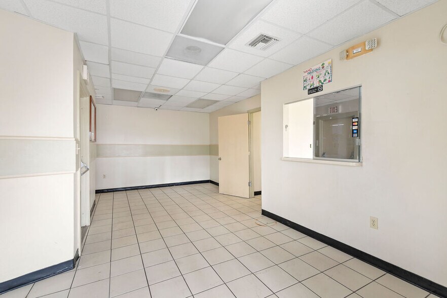 More Photos Of 12429 W Dixie Hwy, North Miami Medical For Sale