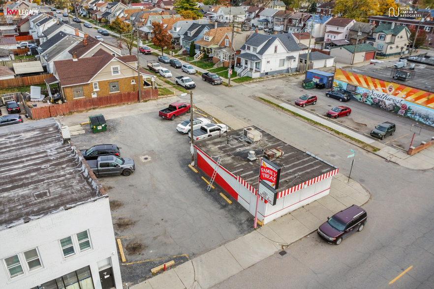 Primary Photo Of 2010 Springwells St, Detroit General Retail For Sale