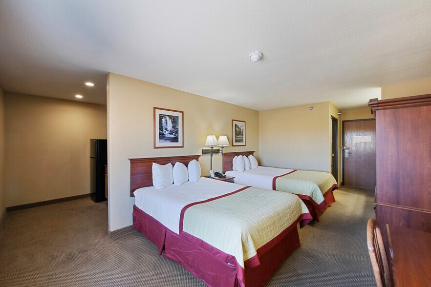 More Photos Of 1424 W Pine St, Pinedale Hotel For Sale