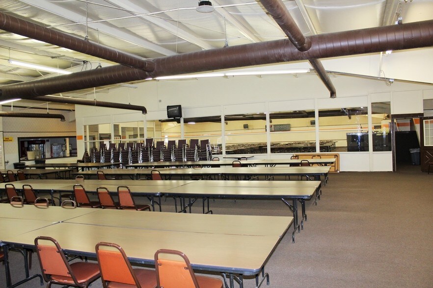 More Photos Of 2101 Mill Rd, Flint Warehouse For Sale