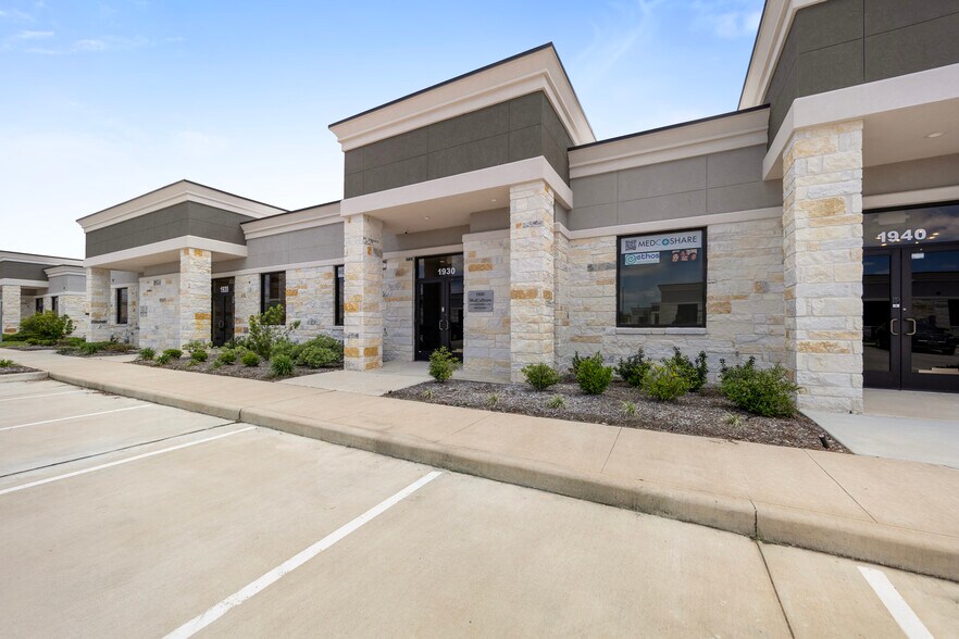 More Photos Of 3129 Kingsley Dr, Pearland Medical For Lease