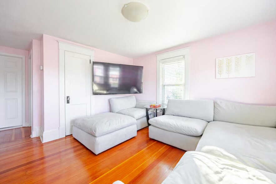 More Photos Of 1019 Berryville Ave, Winchester Storefront Retail Residential For Sale