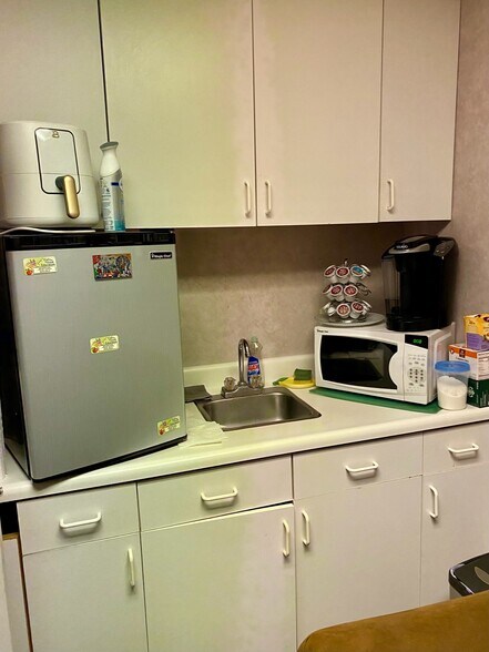 More Photos Of 91 Pacific St, Newark Office For Lease