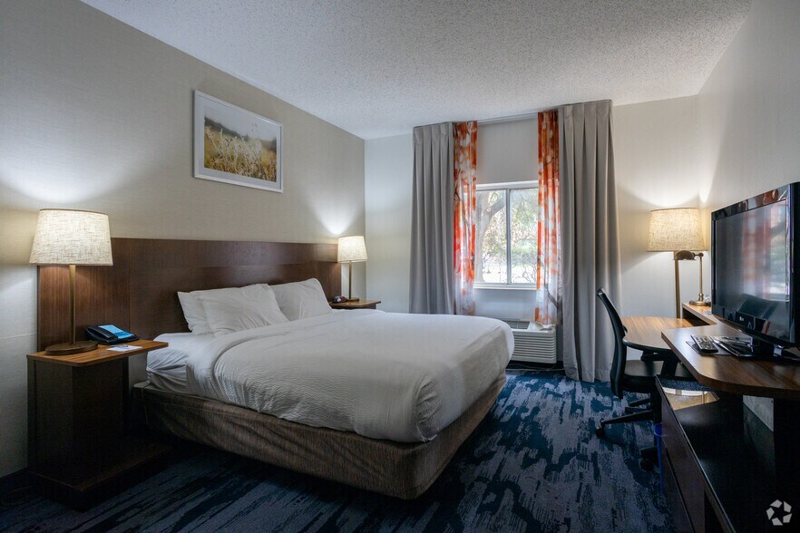 More Photos Of 2400 W Sam Houston Pky S, Houston Hotel For Sale