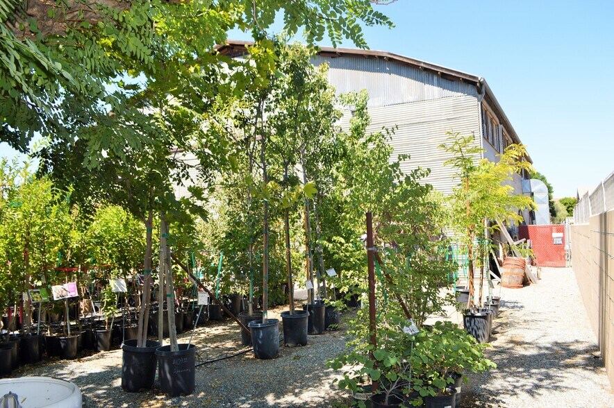 More Photos Of 2750 W Devonshire Ave, Hemet Freestanding For Sale