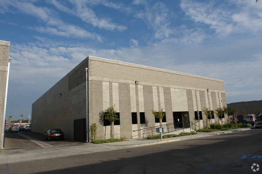 Primary Photo Of 10010 Remmet Ave, Chatsworth Warehouse For Lease