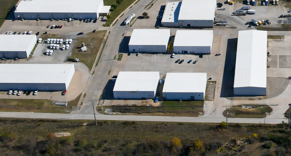 More Photos Of 3500 Shelby Ln, Denton Warehouse For Lease
