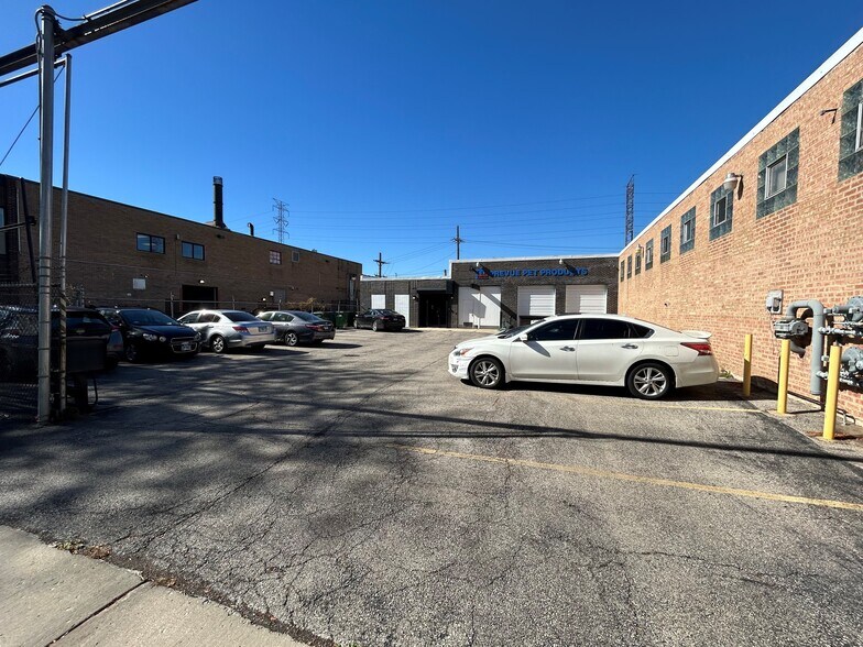 More Photos Of 224 N Maplewood Ave, Chicago Warehouse For Lease