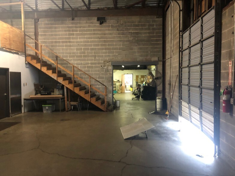 More Photos Of 3016-3030 E Avenue E, Arlington Warehouse For Lease