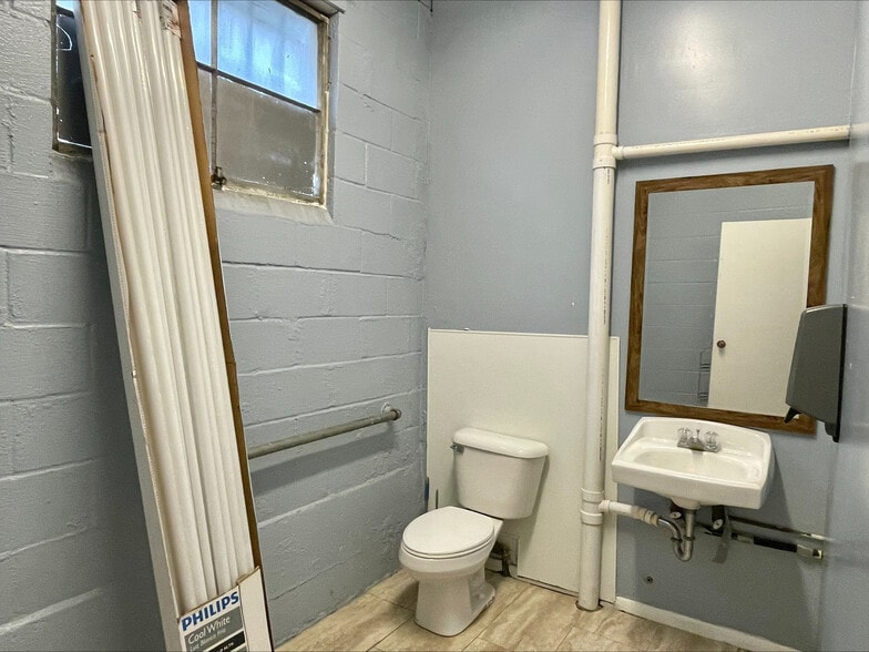 More Photos Of 1749-1751 S Main St, Akron Storefront Retail Residential For Lease